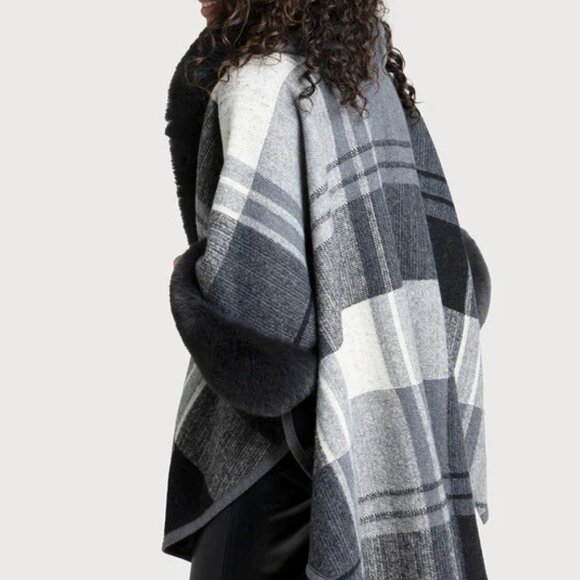 Blair Faux Fur Plaid Hooded Cape SAACHI NEW - Picture 7 of 11